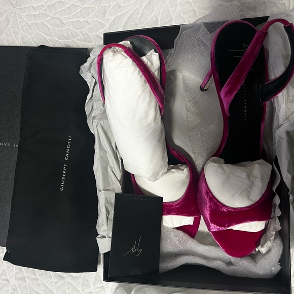 BRAND NEW, Size 42 Giuseppe Zanotti Sandals - Picture 1 of 2